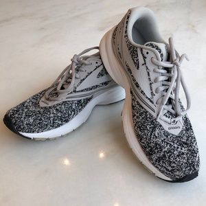 Brook’s Launch 4 size 10 good condition